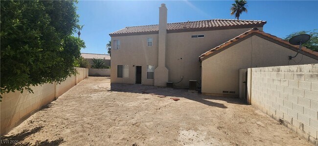Building Photo - 1796 Nuevo Rd