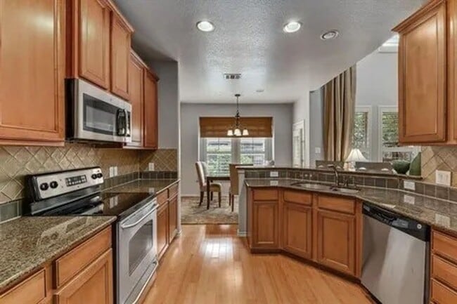 Building Photo - 2 Bed 2.5 Bath in Lewisville