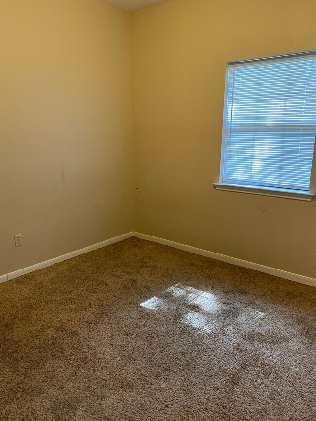 Building Photo - Monthly Paid Rent