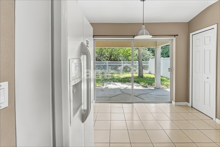 Building Photo - 11505 Crestlake Village Dr