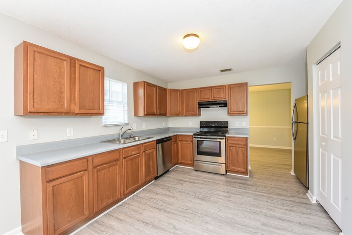 Building Photo - 312 Fox Trot Dr