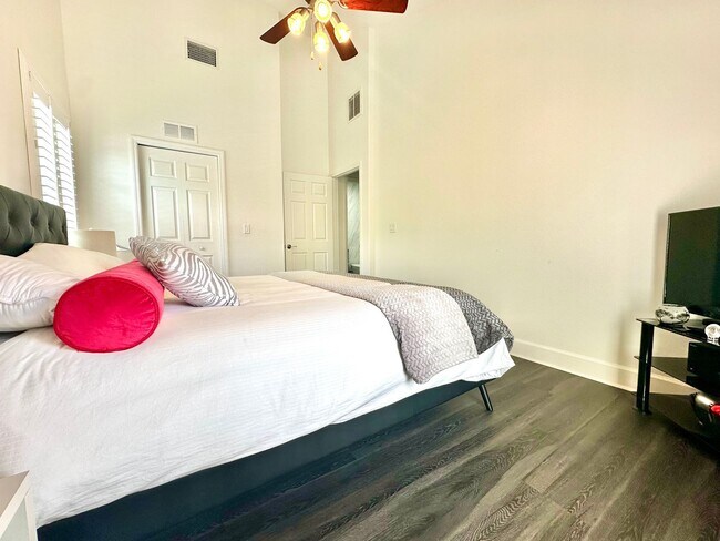 Building Photo - Bright, breezy & convenient: Your wew St. ...