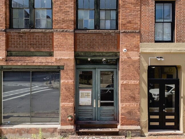 Building Photo - 155 S River St