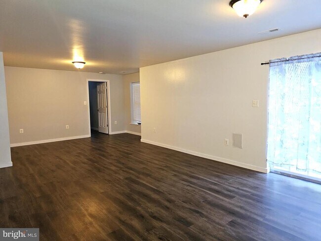 Building Photo - 6125 Hot Spring Ln