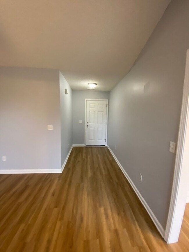 Building Photo - Welcome to this beautiful 4 bedroom, 2 bathroom home located in the desirable area of Wilmington,...