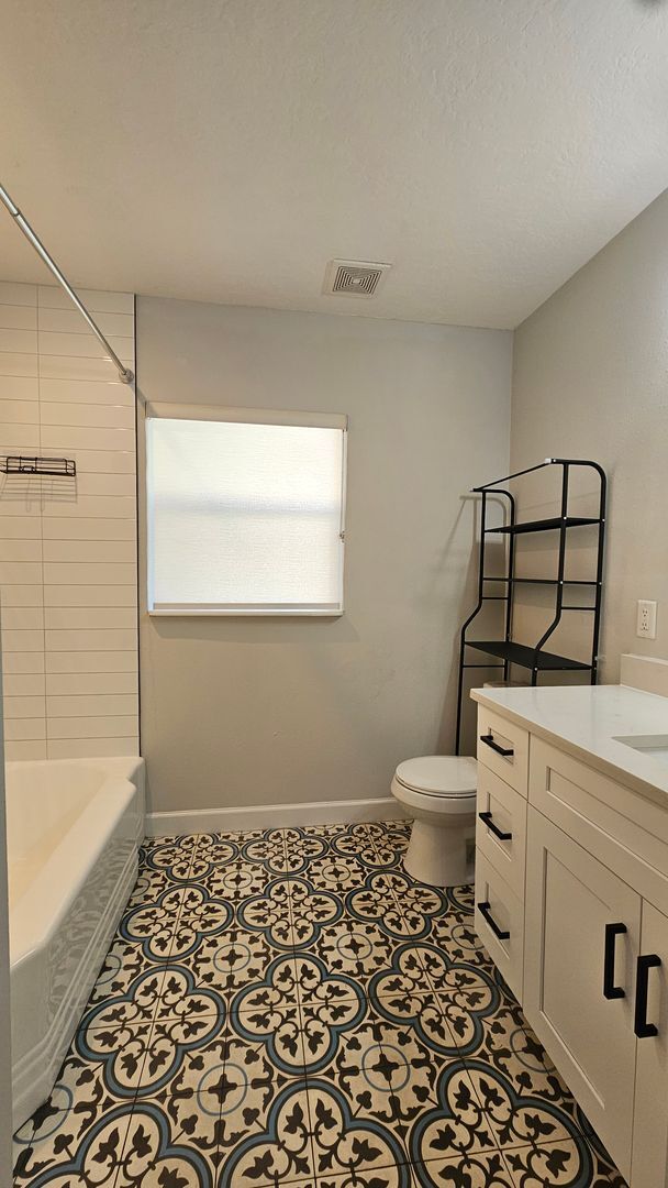 Building Photo - Charming SODO Home with Fenced Backyard and Built-In Fire Pit