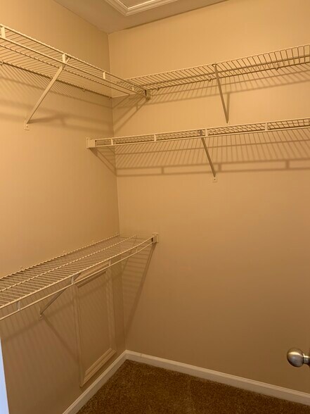 Building Photo - 5708 Chapman Mill Dr