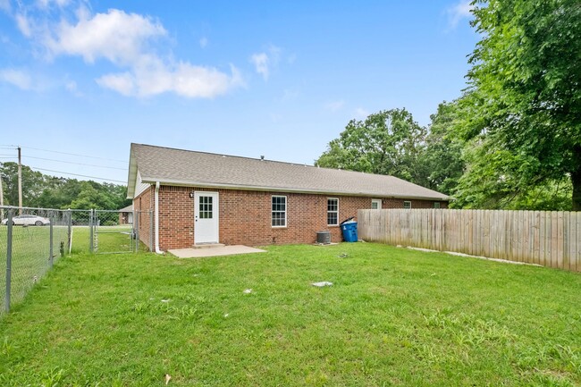 Building Photo - Pioneer Ln Duplex