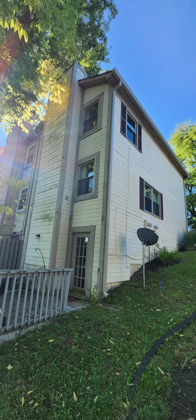 Building Photo - 6054 Southbay Dr