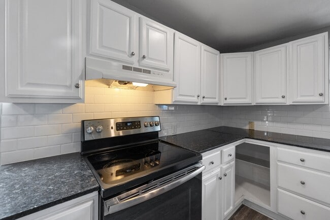 Building Photo - 206 S Cleveland St