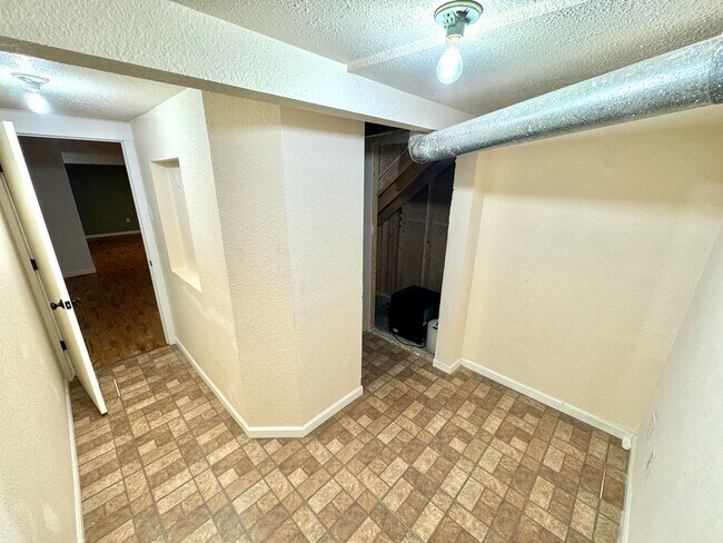 Building Photo - Cozy Ballard Retreat: 2-Bed, 2-Bath Home with Office & Wet Bar