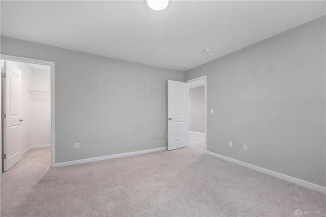 Building Photo - 225 Pointe Oakwood Way