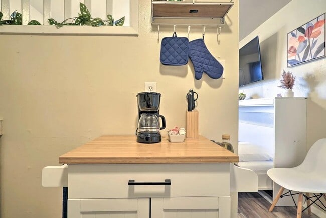 Building Photo - 3918 Thomason Ave