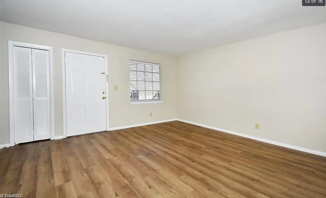 Building Photo - Well-maintained 2-bedroom, 1-bath upper level condo in Winston-Salem,