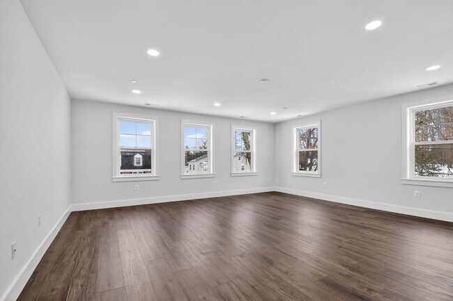 Building Photo - Spacious New Build in Quiet Glenmont / Silver Spring - Available Now