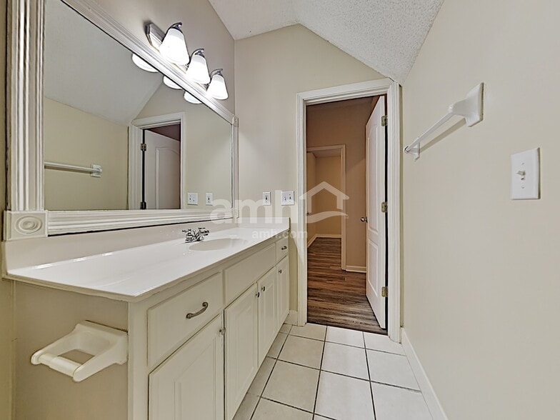 Building Photo - 3864 Lake Village Cv