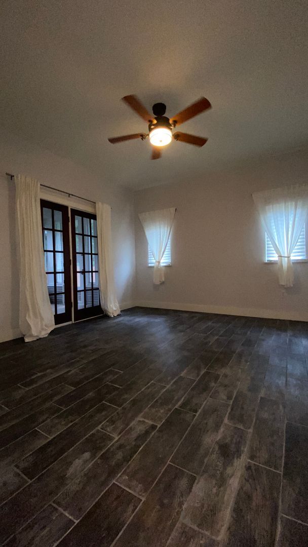 Building Photo - Charming Fairmount Bungalow