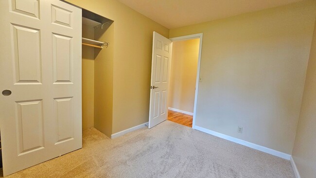 Building Photo - Beautiful 3 Bed 2 Bath Rambler in Beautiful Redmond