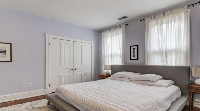 Building Photo - 7106 Maple Ave