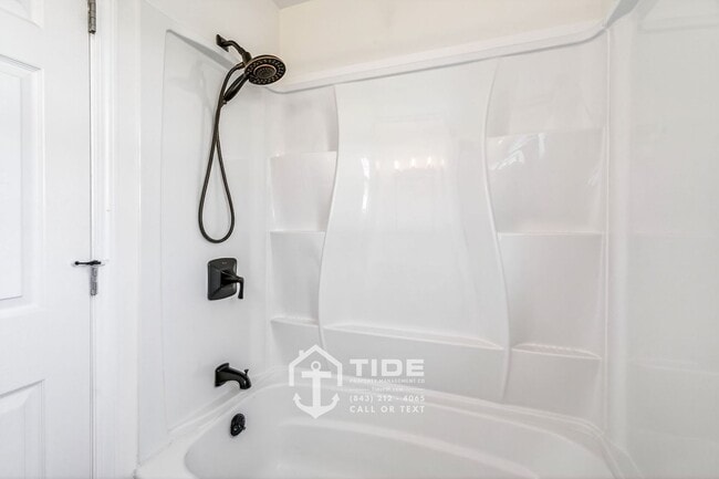 Building Photo - Comfortable Living Near Greenway Access