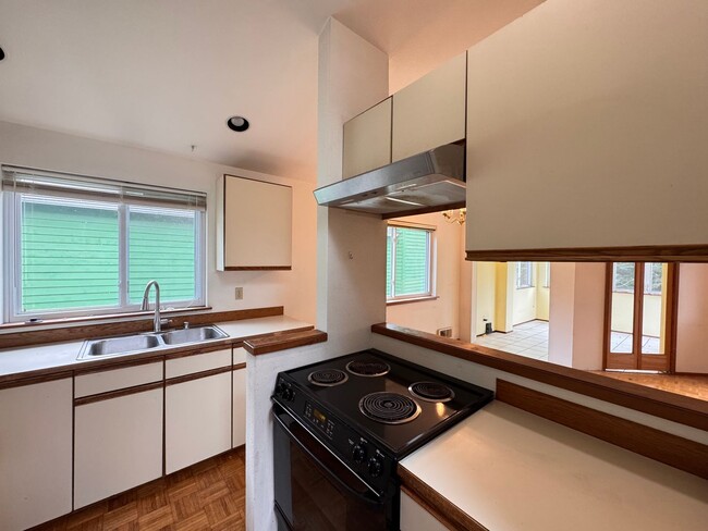 Building Photo - Beautiful Wedgwood Home with Flexible Living + 2nd Kitchen