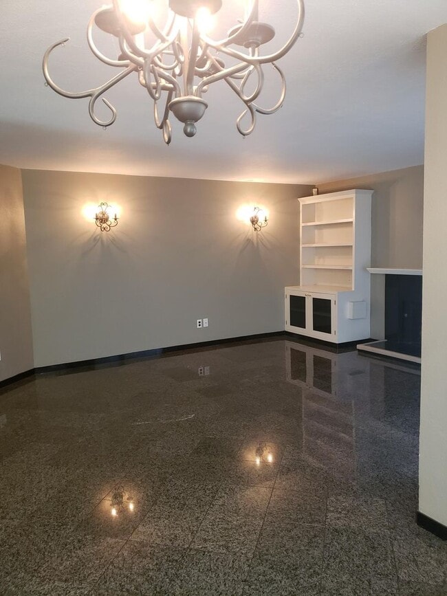 Building Photo - Beautiful Home in Quiet Cul-de-sac!