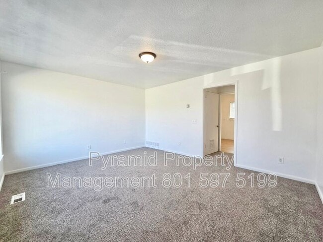 Building Photo - 1347 W 700 S