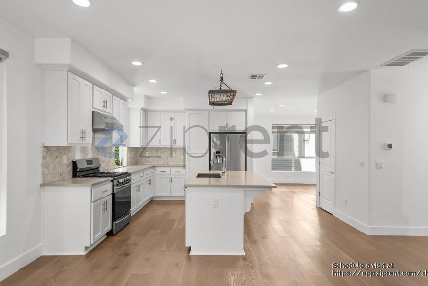 Building Photo - 1462 Longitude Dr