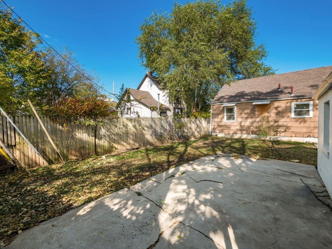 Building Photo - 1621 Sullivant Ave