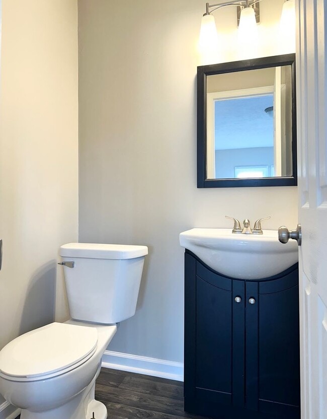 Building Photo - Renovated 3-Bedroom Gem within walking dis...
