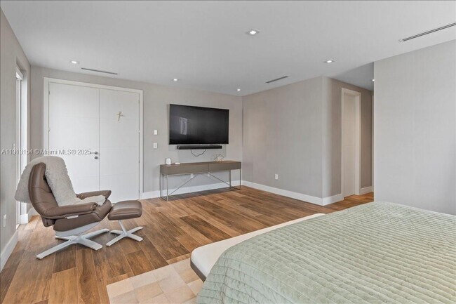 Building Photo - 7440 NW 100th Ct