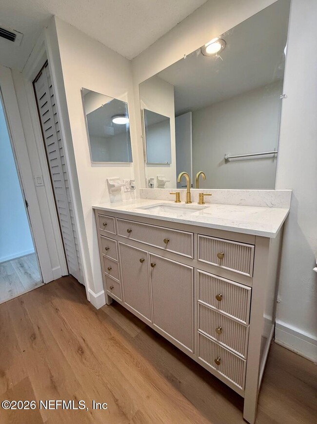 Building Photo - 222 7th St