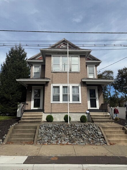 Primary Photo - 23 Linden St