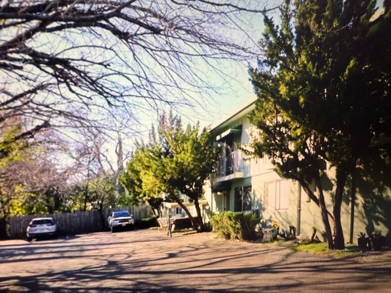 Building Photo - 1360 Orange Ave