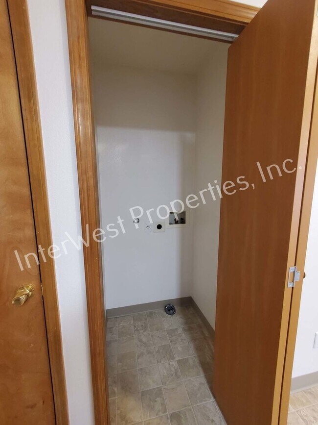 Building Photo - 2622 SE 84th Ave