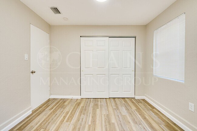 Building Photo - Beautifully Remodeled 3 Bedroom Home in th...