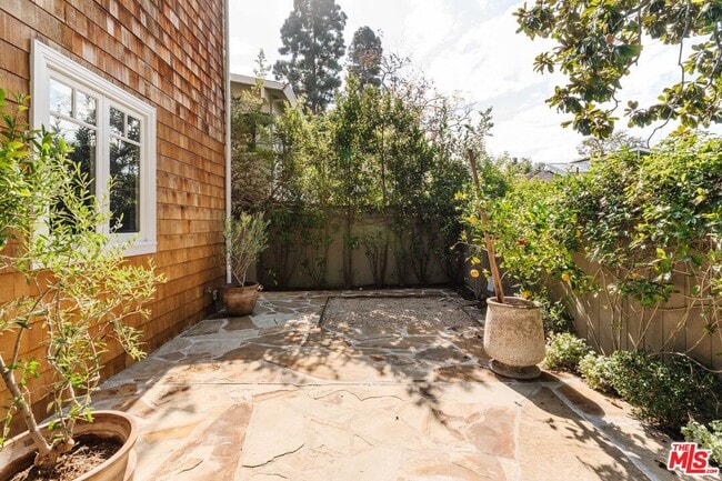 Building Photo - 685 San Lorenzo St