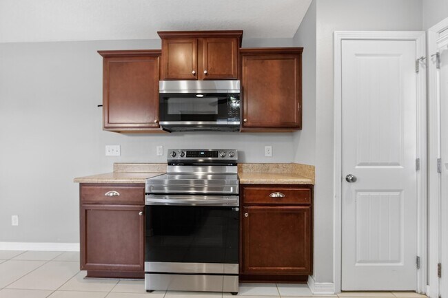 Building Photo - 451 Eisenhower Dr
