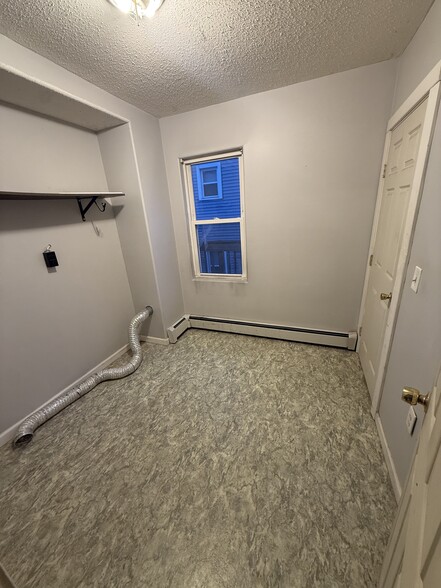 Building Photo - 15 Railroad Pl