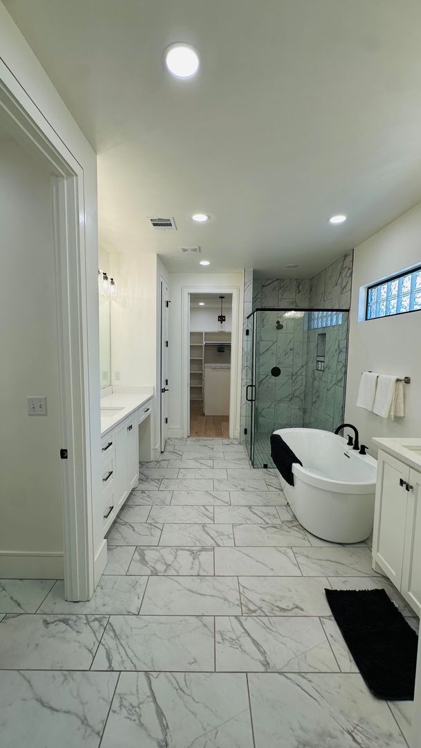 Building Photo - CORPORATE LEASE!!! Attn traveling nurse, e...