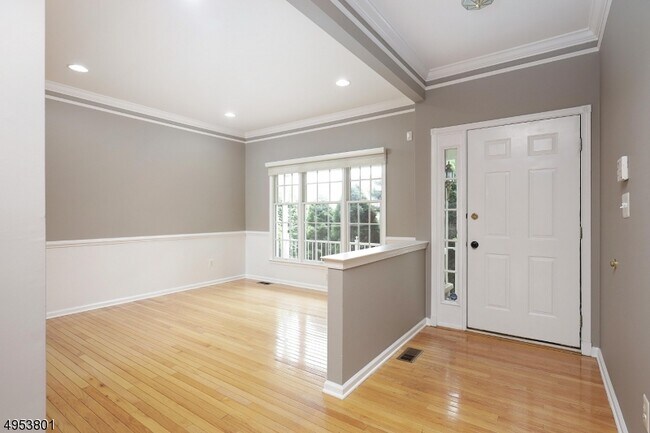 Building Photo - 240 Patriot Hill Dr