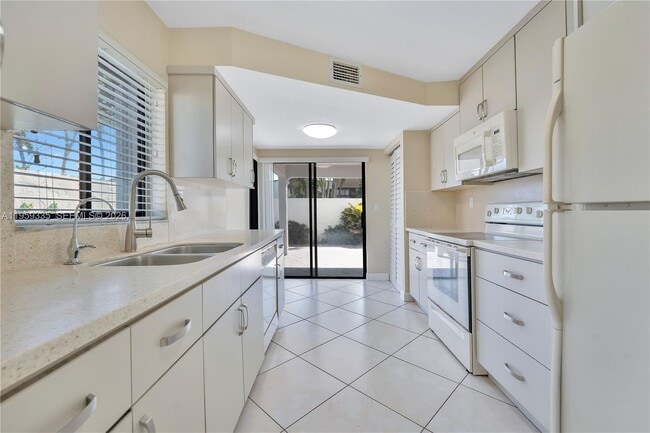 Building Photo - 1301 SW 124th Ct