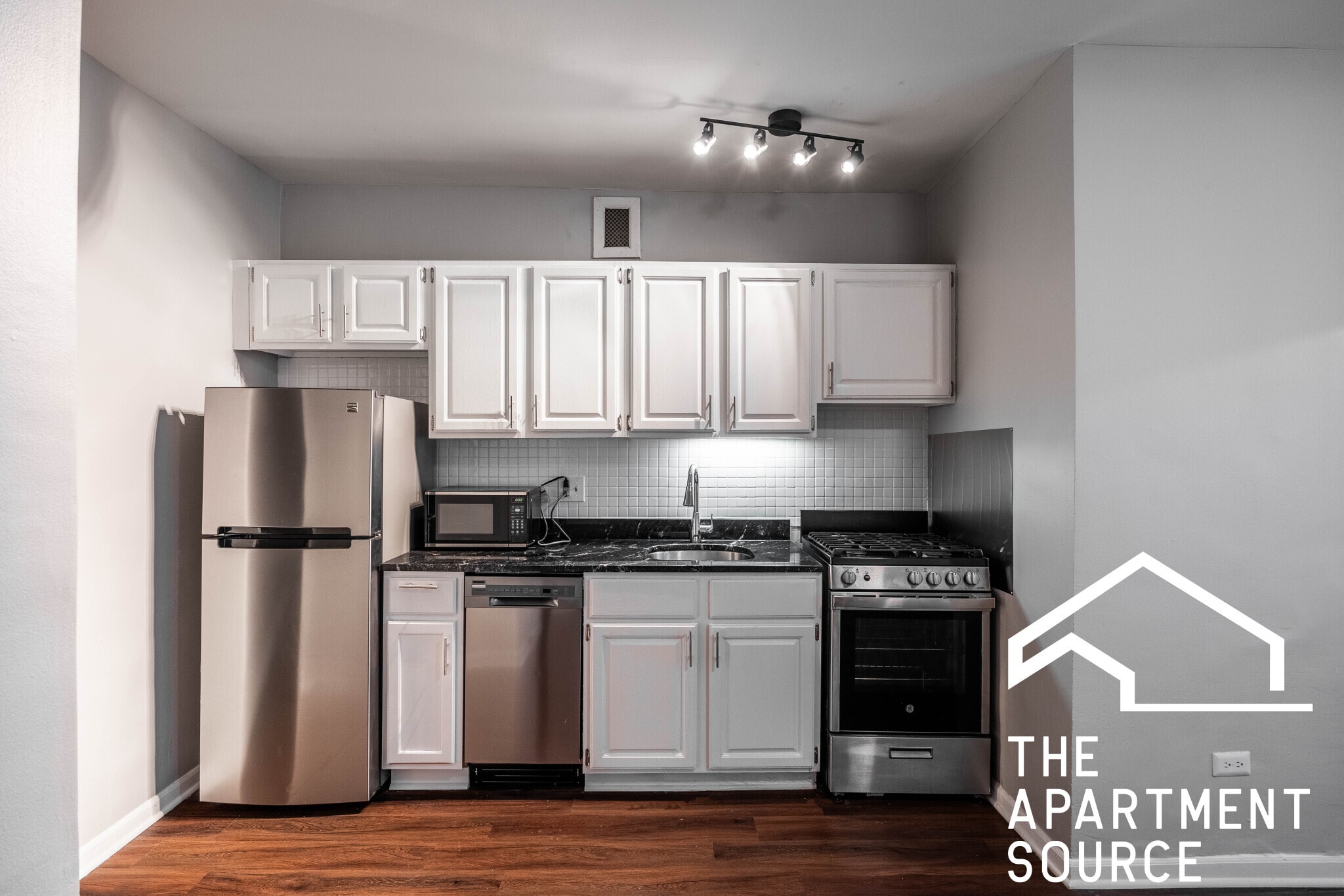 Building Photo - 1200 N La Salle Dr