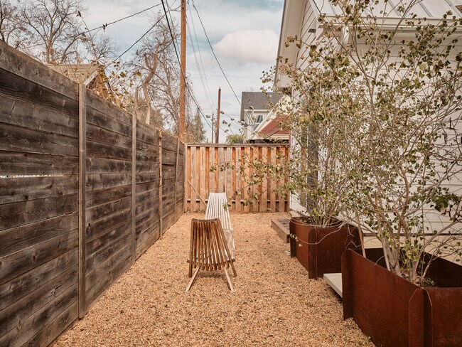 Building Photo - 910 Gullett St