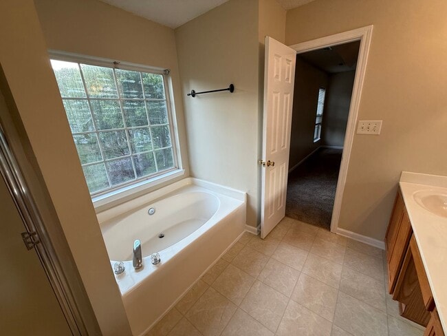 Building Photo - Cute Home in Great North Charlotte Community
