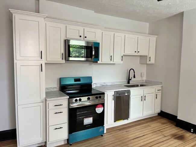 Building Photo - Welcome to your German Village Townhouse.