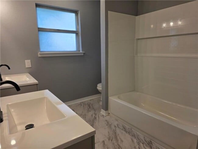 Building Photo - 111 Heather Dr