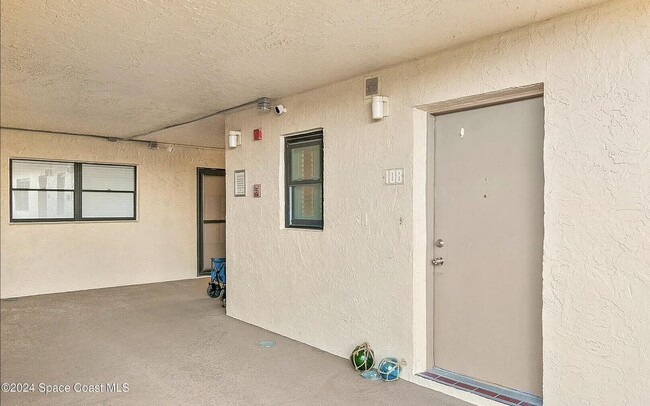 Building Photo - 126 Lancha Cir