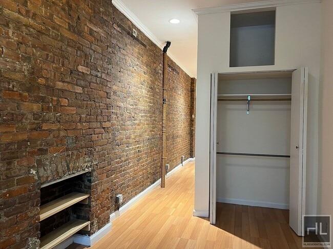 Building Photo - 71 Pineapple St