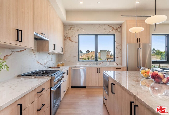 Building Photo - 1861 Barry Ave